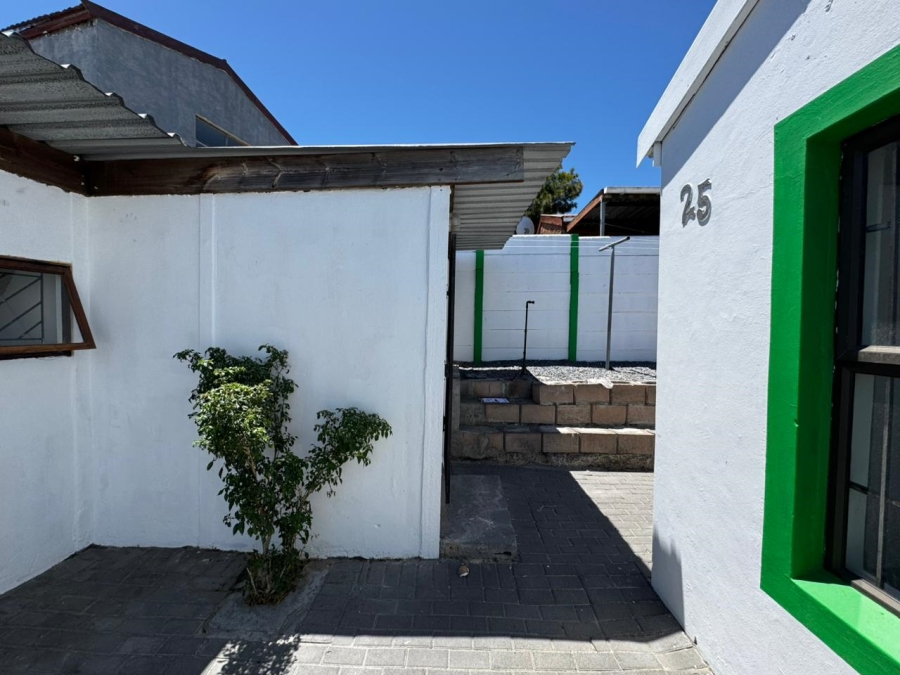 6 Bedroom Property for Sale in Hindle Park Western Cape